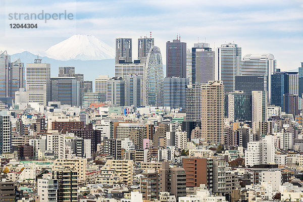 Der Berg Fuji und die Wolkenkratzer-Skyline des Bezirks Shinjuku  Tokio  Japan  Asien