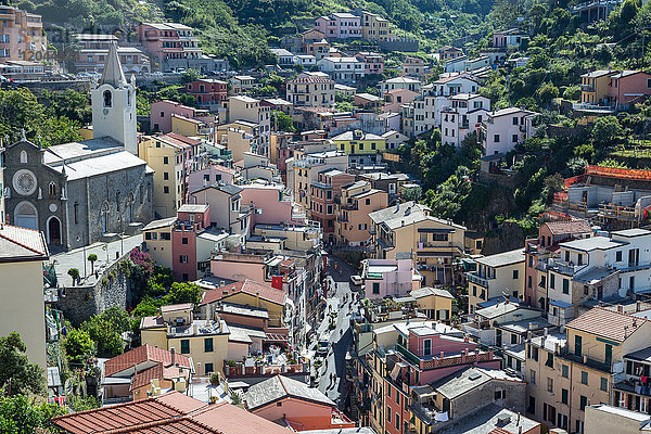 Die Hauptstraße in Riomaggiore  Cinque Terre  UNESCO-Weltkulturerbe  Ligurien  Italien  Europa