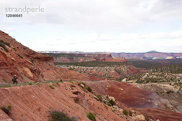 Burr Trail Road durch die Landschaft im Grand-Escalante National Monument  Utah  USA