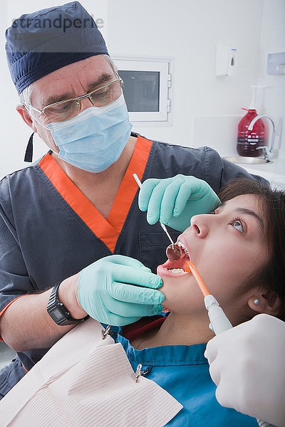 Zahnarzt mit Patient