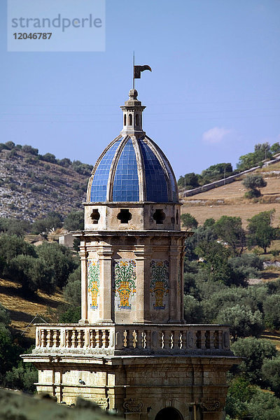 Blaue Kirchenkuppel  Ragusa  Sizilien  Italien