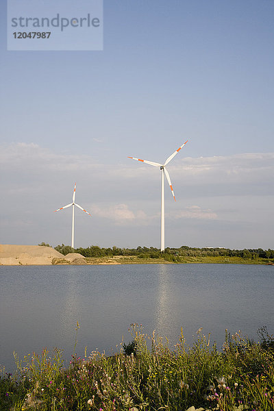 Windturbinen auf dem Wasser