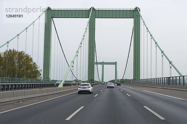 Köln Rodenkirchener Brücke über den Rhein  Köln  Nordrhein-Westfalen  Deutschland