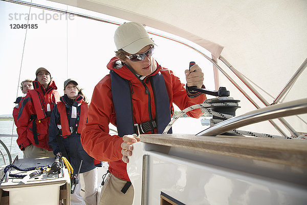 Menschen auf der Yacht