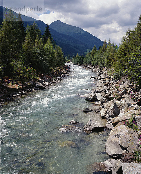 Fluss Schwarzack  Defereggental  Österreich