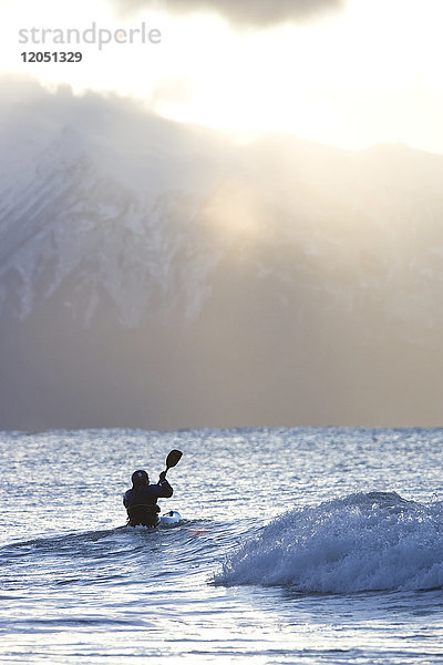 Kajakfahrer in der Kachemak Bay bei Homer  Süd-Zentral-Alaska  USA