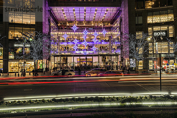 Time Warner Center Weihnachtsdekoration  Columbus Circle; New York City  New York  Vereinigte Staaten von Amerika