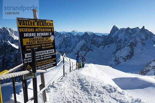 Route hinunter zum Vallee Blanche  Skifahren abseits der Piste; Chamonix  Frankreich