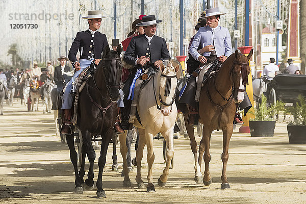 Reiter auf dem Pferdemarkt im Mai; Jerez De La Frontera  Cadiz  Andalusien  Spanien