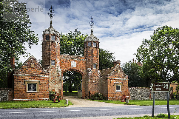 Das Torhaus von Melford Hall  erbaut um 1559; Long Melford  Suffolk  England