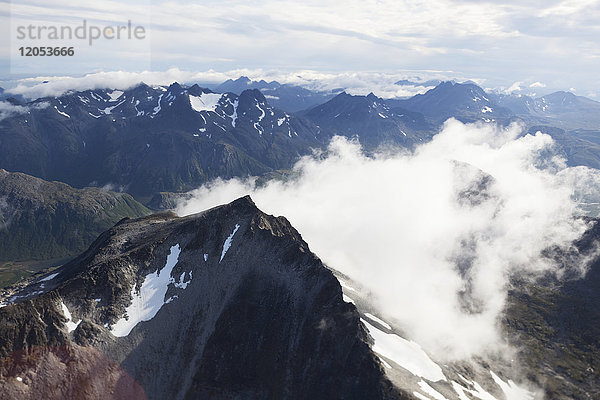 Schroffe Berggipfel der Alaska Range; Alaska  Vereinigte Staaten von Amerika