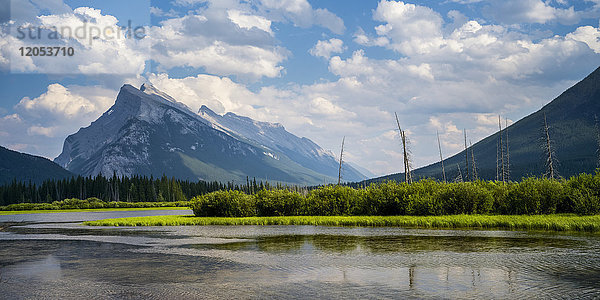 Vermillion Lakes und Mount Rundle im Banff National Park; Field  Alberta  Kanada