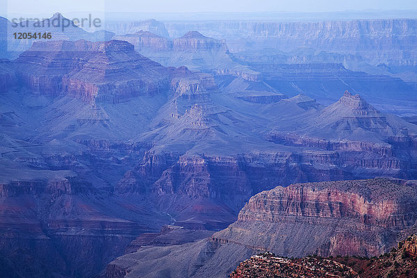 Blick vom Grandview Overlook auf die geologischen Formationen des Canyons im Grand Canyon National Park  South Rim in der Nähe von Tusayan  Arizona im Hochsommer; Arizona  Vereinigte Staaten von Amerika