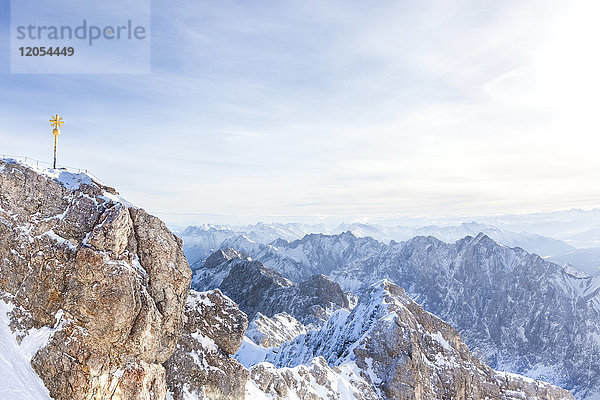 Deutschland  Bayern  Jubiläumsgrat  Blick von der Zugspitze auf das Wettersteingebirge