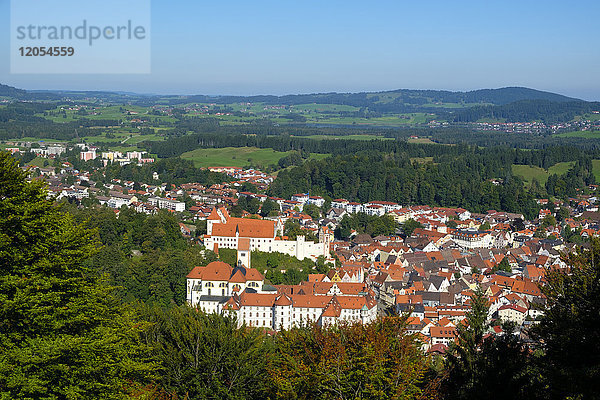 Deutschland  Bayern  Ostallgäu  Schwaben  Blick vom Kalvarienberg auf Füssen und Hohes Schloss