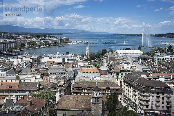 Schweiz  Genf  Blick von oben auf die Stadt und den Genfersee
