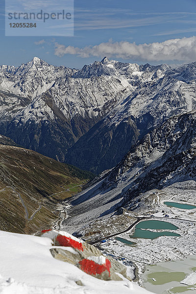 Österreich  Tirol  Ötztal  Sölden  Schwarze Schneid  Blick auf Ötztaler Gletscherstraße und Ötztaler Alpen