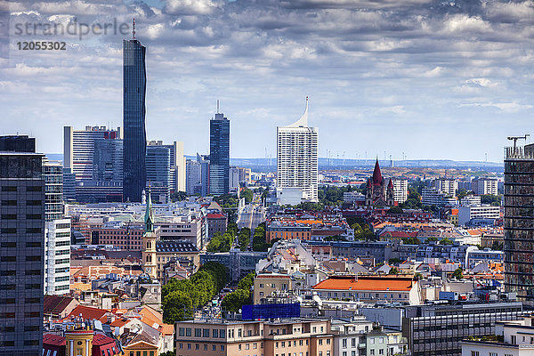 Österreich  Wien  Stadtbild mit Skyline