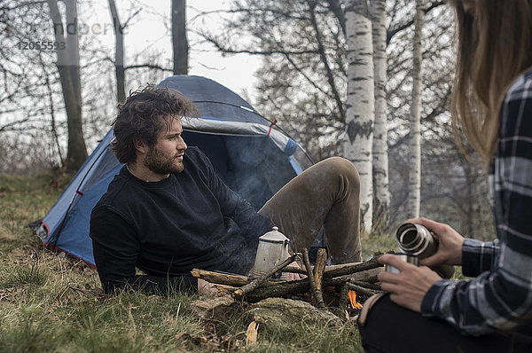 Pärchen-Camping im Wald