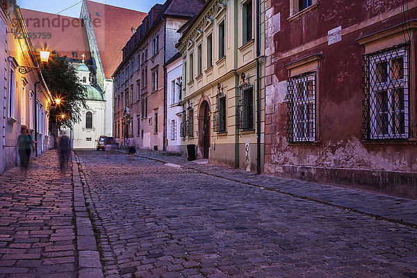 Slowakei  Bratislava  Kapitulska Straße am Abend