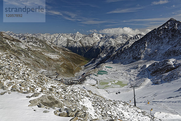 Österreich  Tirol  Ötztal  Sölden  Schwarze Schneid  Blick auf Ötztaler Gletscherstraße und Ötztaler Alpen