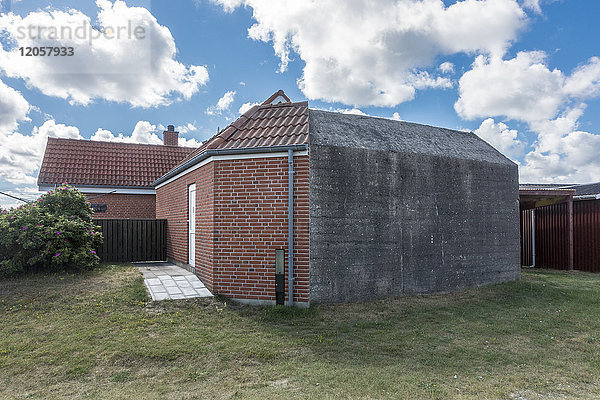 Dänemark  Romo  Lakolk  Zweiter Weltkrieg Bunker umgebaut mit Wohnhaus