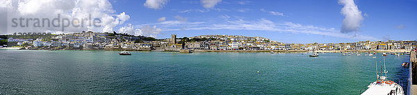 UK  England  Cornwall  St. Ives  Panorama Stadtbild mit Hafen