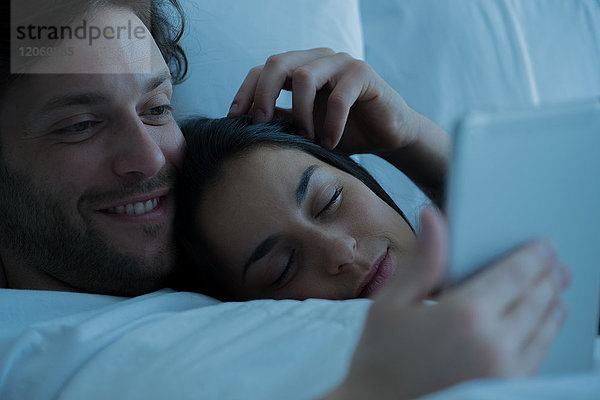 Könnte man ein digitales Tablett im Bett benutzen.