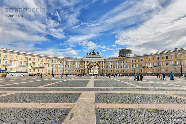 Gebäude des Generalstabs und der Ministerien  Palastplatz  Sankt Petersburg  Russland