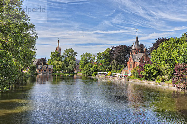 Panoramablick auf den Minnewaterpark  Brügge  Belgien