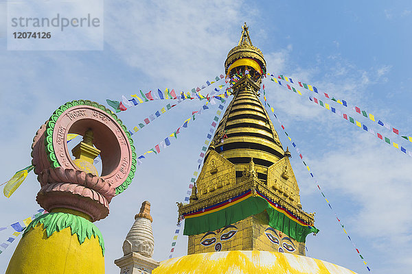 Zentrale Stupa und Buddha-Augen  Swayambunath (Affentempel)  UNESCO-Weltkulturerbe  Kathmandu  Nepal  Asien