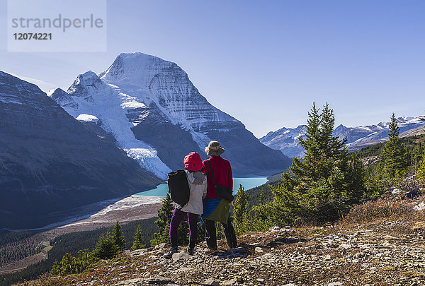 Wanderung im Mount Robson Provincial Park  UNESCO-Weltkulturerbe  mit Blick auf den Whitehorn Mountain  Kanadische Rocky Mountains  British Columbia  Kanada  Nordamerika