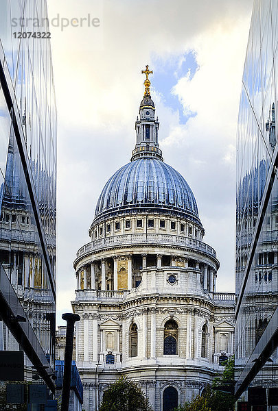 St. Paul's Cathedral  von One New Change  City of London  London  England  Vereinigtes Königreich  Europa