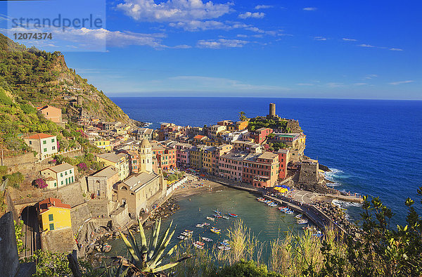 Das bunte Fischerdorf Vernazza  Cinque Terre  UNESCO-Weltkulturerbe  Ligurien  Italien  Europa