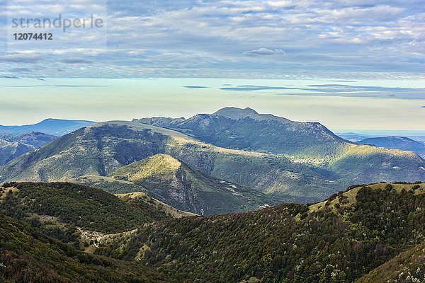 Berg Strega im Herbst  Monte Cucco Park  Apennin  Umbrien  Italien  Europa