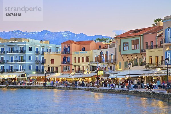 Der venezianische Hafen  Chania  Kreta  Griechische Inseln  Griechenland  Europa