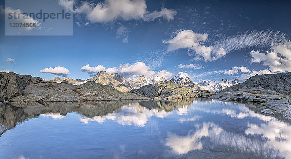 Panorama des Piz Bernina bei Sonnenuntergang  Fuorcla Surlej  Corvatsch  Engadin  Kanton Graubünden  Schweizer Alpen  Schweiz  Europa