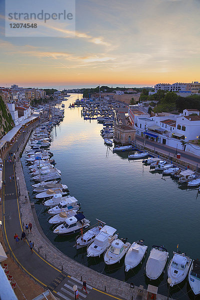 Historischer alter Hafen  Ciutadella  Menorca  Balearische Inseln  Spanien  Mittelmeer  Europa