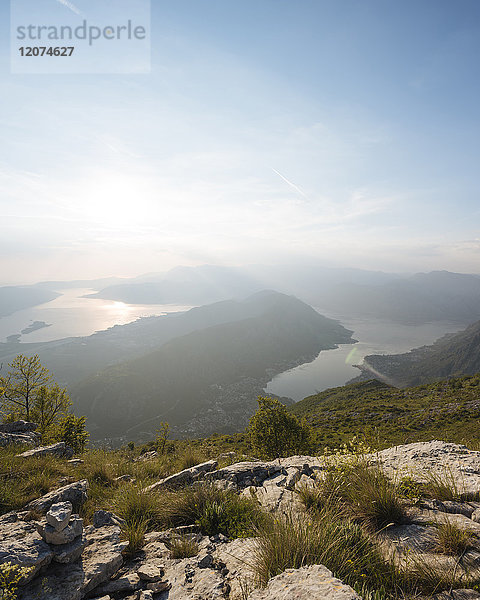 Blick über die Bucht von Kotor  UNESCO-Weltkulturerbe  vom Lovcen-Nationalpark  Montenegro  Europa