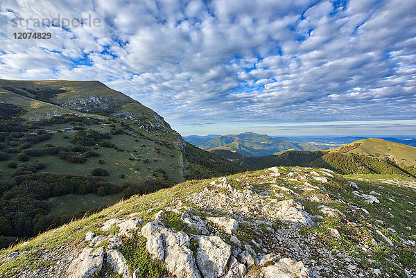 Monte Cucco bei Sonnenuntergang  Monte Cucco Park  Apennin  Umbrien  Italien  Europa