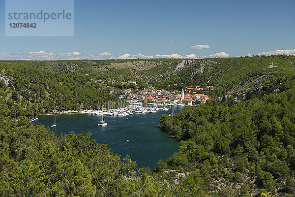 Hafen von Skradin und Boote  Kroatien  Europa