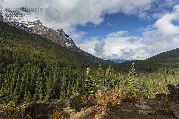 Berglandschaft am Moraine Lake  Banff National Park  UNESCO-Weltkulturerbe  Kanadische Rockies  Alberta  Kanada  Nordamerika