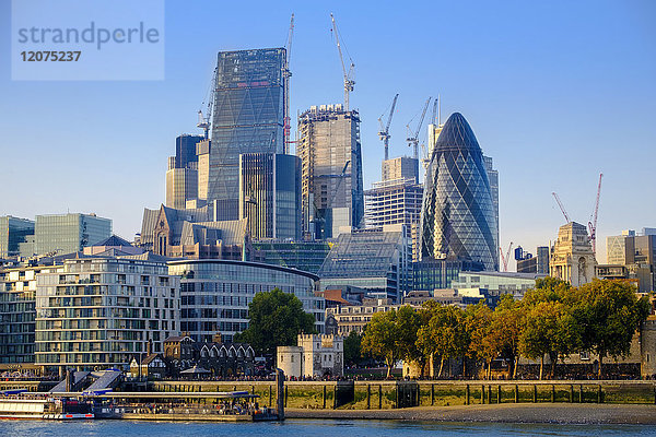 Skyline des Finanzbezirks der Londoner City  London  England  Vereinigtes Königreich  Europa