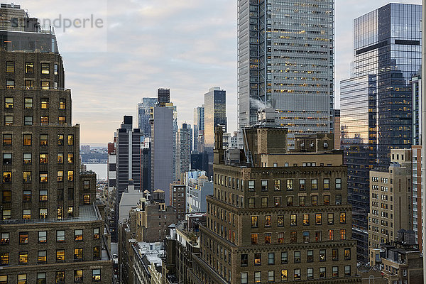 USA  New York  New York City  Wolkenkratzer und Bürogebäude