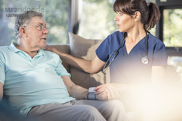 Pflegedienst für ältere Patienten zu Hause