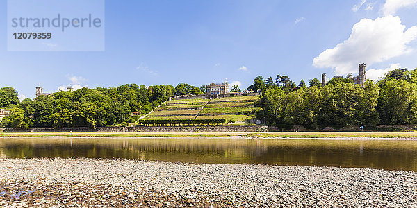 Deutschland  Dresden  Elbburgen am Fluss