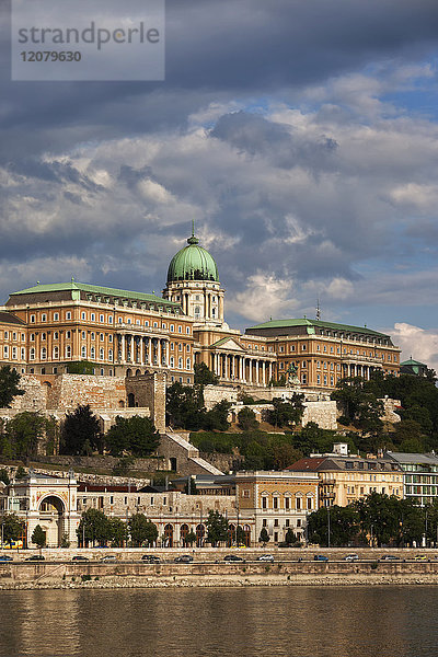 Ungarn  Budapest  Budaer Burg an der Donau