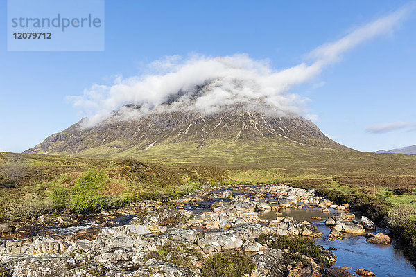 Großbritannien  Schottland  Schottische Highlands  Glen Etive  Bergmassiv Buachaille Etive Mor mit Mountain Stob Dearg  River Coupall