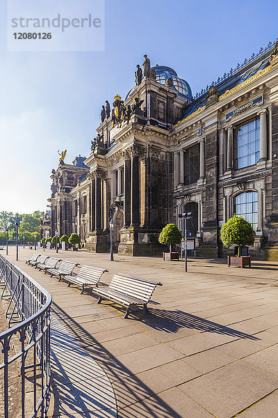 Deutschland  Dresden  Brühlsche Terrasse und Lipsiusbau der Akademie der Bildenden Künste