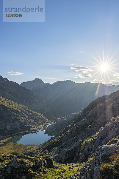 Italien  Trentino  Rendena-Tal  Cornisello-See und Brenta-Gebirge bei Sonnenaufgang